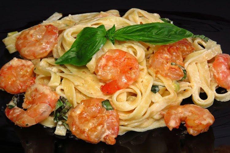 Pasta con mariscos y pescado rojo - recetas