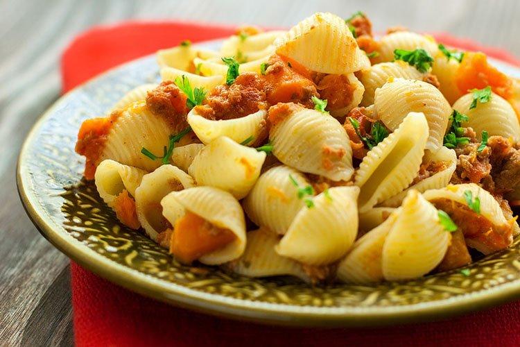 Pasta con mejillones y champiñones - recetas