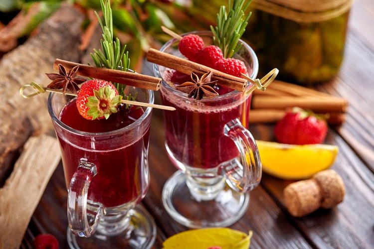 Vino caliente de fresa