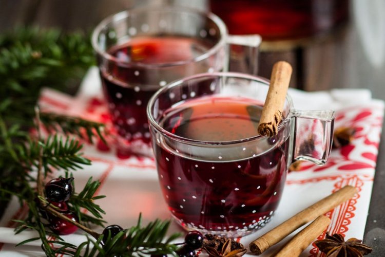 Vino caliente de cereza sin alcohol