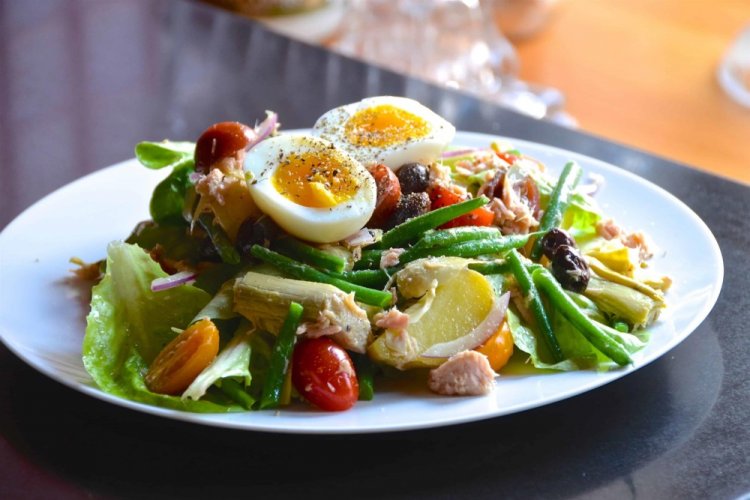 Nizza-Salat mit roten Bohnen
