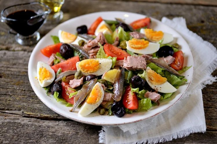 Nizza-Salat mit Sardellen