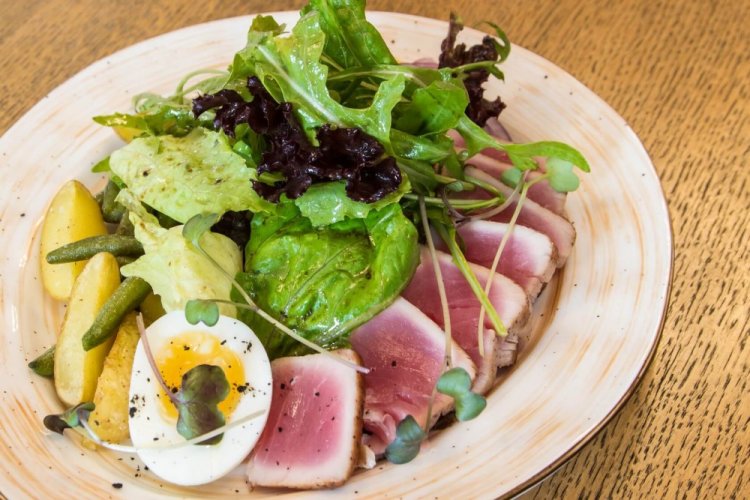 Nizza-Salat mit Thunfischfilet