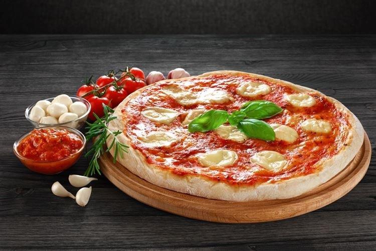 Pizza Margarita - Receta de pizza al horno casera