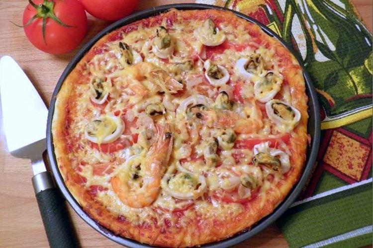 Pizza con mariscos - Receta de pizza al horno casera