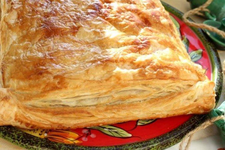 Puff Pastry Pie with Cheese and Onion - Recipes