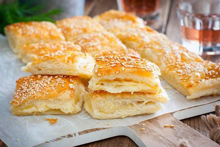 Puff Pastry Pie with Apples and Cheese - Recipes