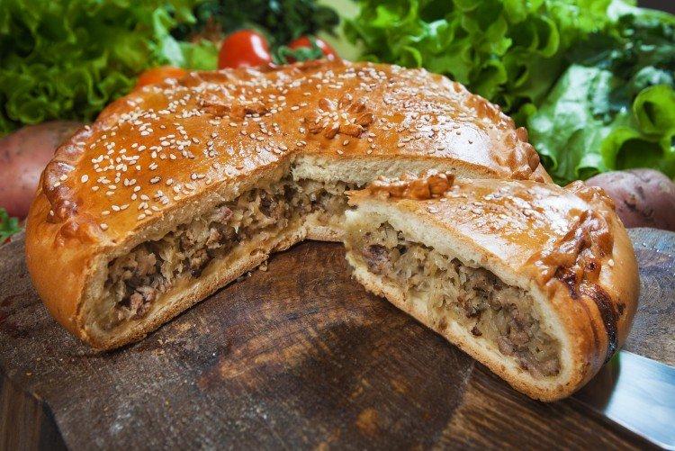 Pastel de chucrut y carne picada al horno - recetas