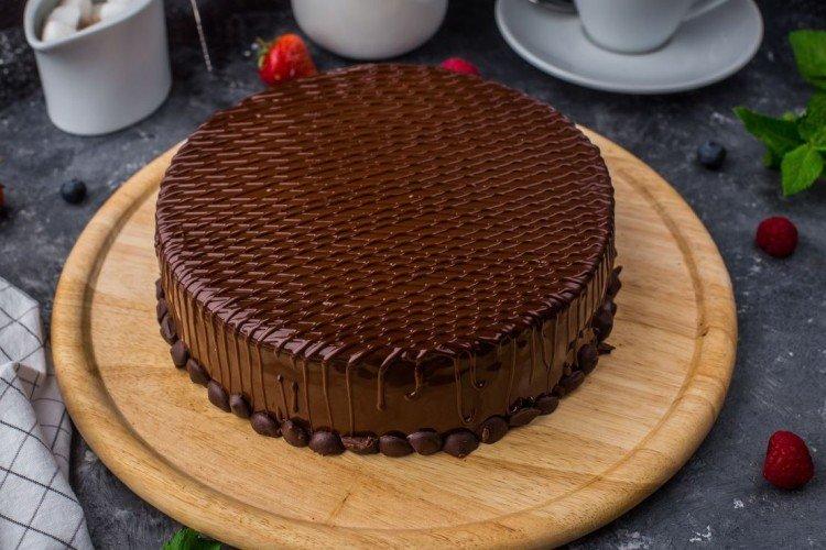 Tarta de cerezas con glaseado de chocolate - recetas
