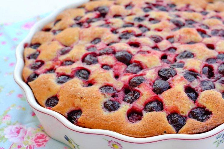 Tarta de cerezas con leche - recetas