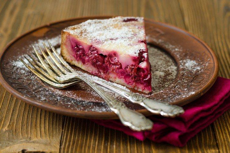 Tarta de crema agria y coco con cerezas - recetas