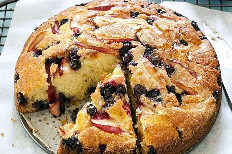 Apple Pie with Raisins and Dried Apricots - Step-by-Step Recipes
