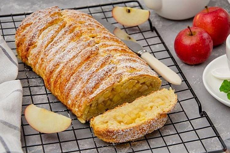 Cottage Cheese Braid with Apples - Step-by-Step Recipes