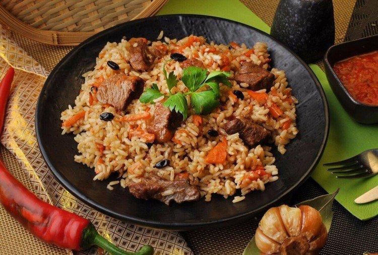 Plov mit Schweinefleisch in der Pfanne - Rezepte