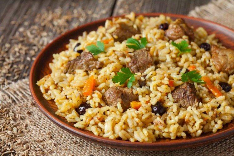 Plov mit Schweinefleisch im Multikocher - Rezepte
