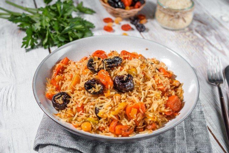 Süßer Plov mit Schweinefleisch - Rezepte