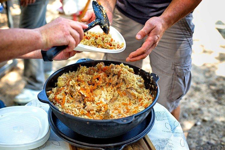 Pilaf de cerdo en caldero a la hoguera - receta