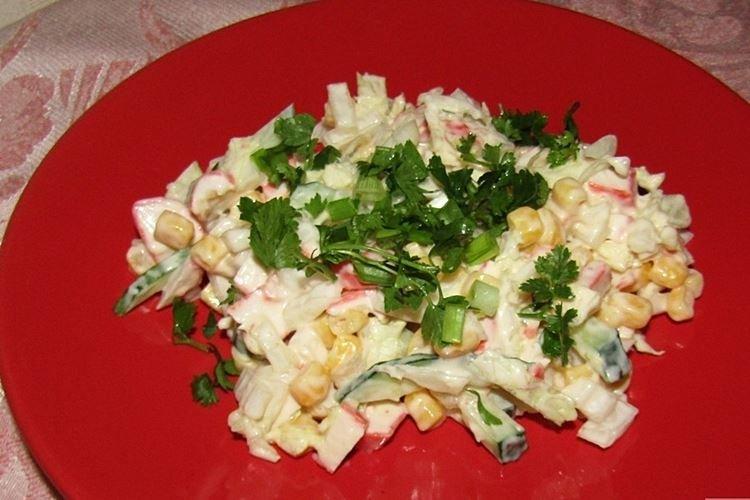 Ensalada de Cuaresma con col china y palitos de cangrejo - recetas