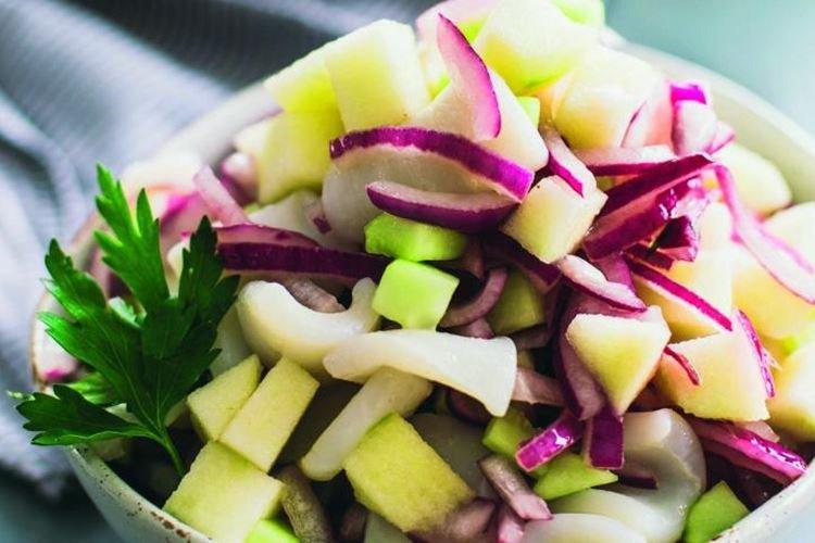 Ensalada de Cuaresma con calamares y manzanas - recetas