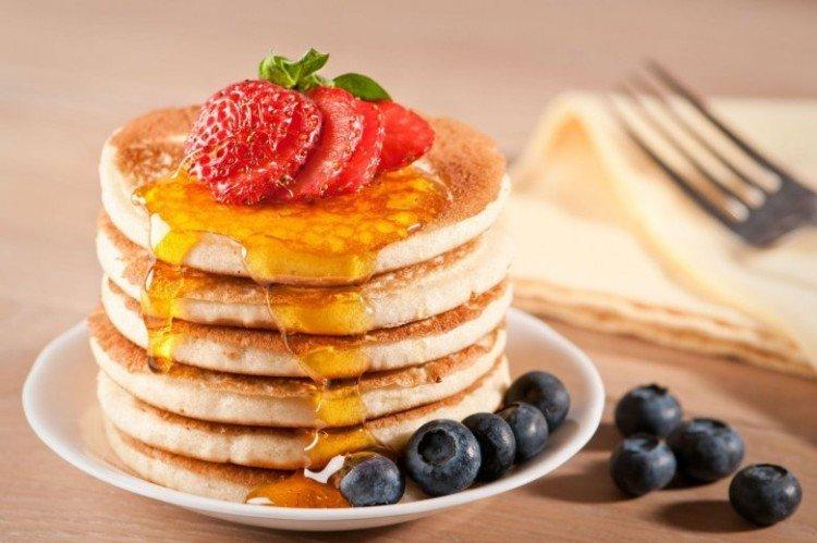 Fluffy Canadian Pancakes with Milk and Maple Syrup - Recipes