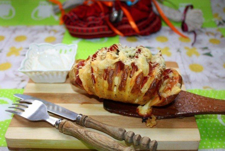 Patatas con salchicha y queso - Recetas en microondas