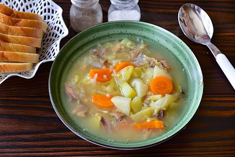 Sopa de pescado de salmón rosado enlatado con mijo - recetas