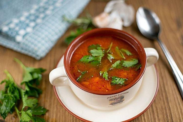 Sopa de tomate con salmón rosado enlatado - recetas