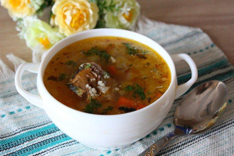 Sopa de pescado de saury enlatado con arroz - recetas