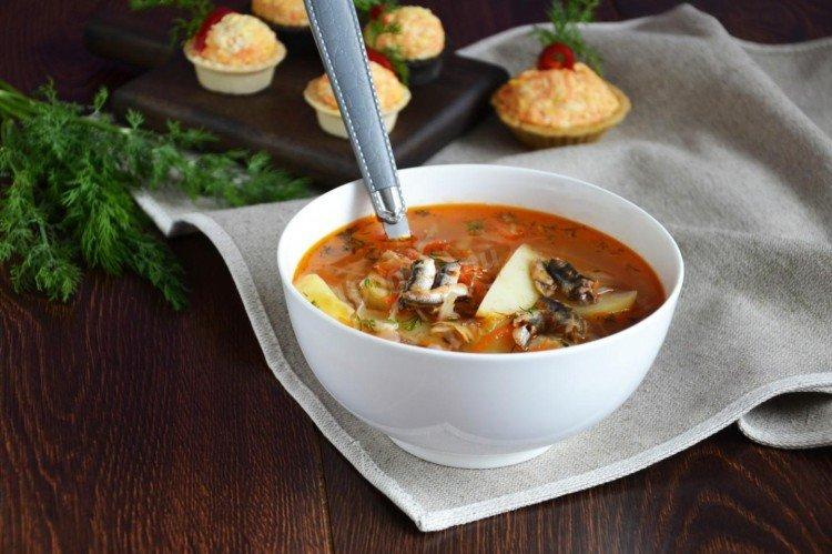 Sopa de col «Pez Dorado» - Recetas de sopa de pescado enlatado