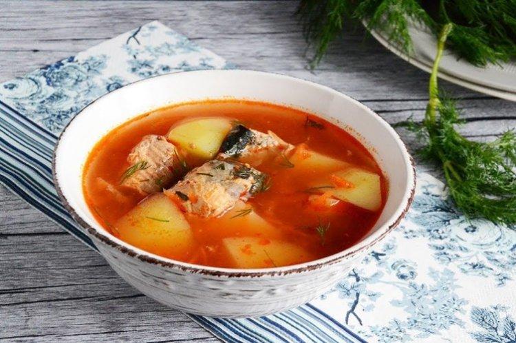Sopa con sardinas en tomate - Recetas de sopa de pescado enlatado