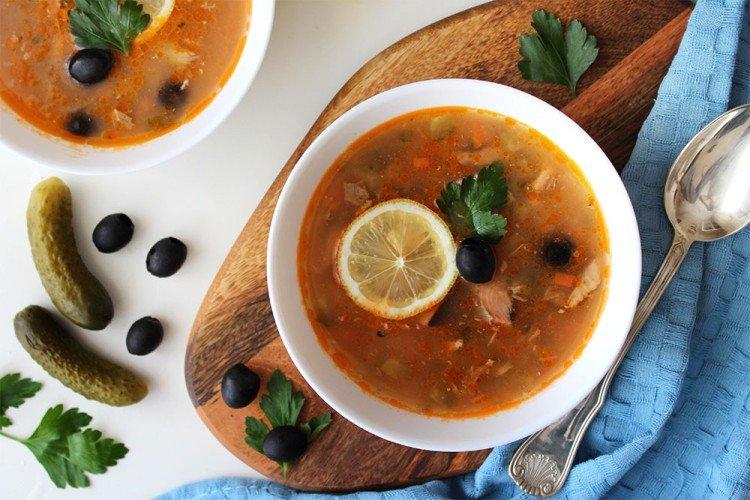Solyanka de pescado - Recetas de sopa de pescado enlatado