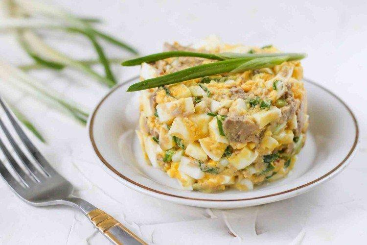 Ensalada de hígado de bacalao y huevos - recetas