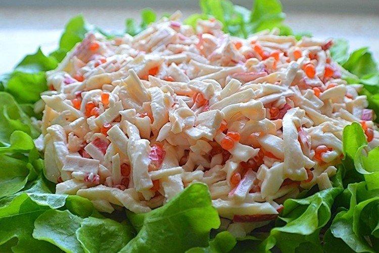 Ensalada de calamar, huevo y caviar rojo - recetas