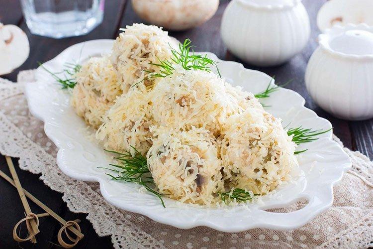 Salat „Raffaello“ mit koreanischen Karotten und Hähnchen - Rezepte
