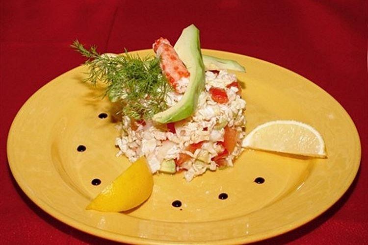 Ensalada de surimi, tomate y aguacate - recetas