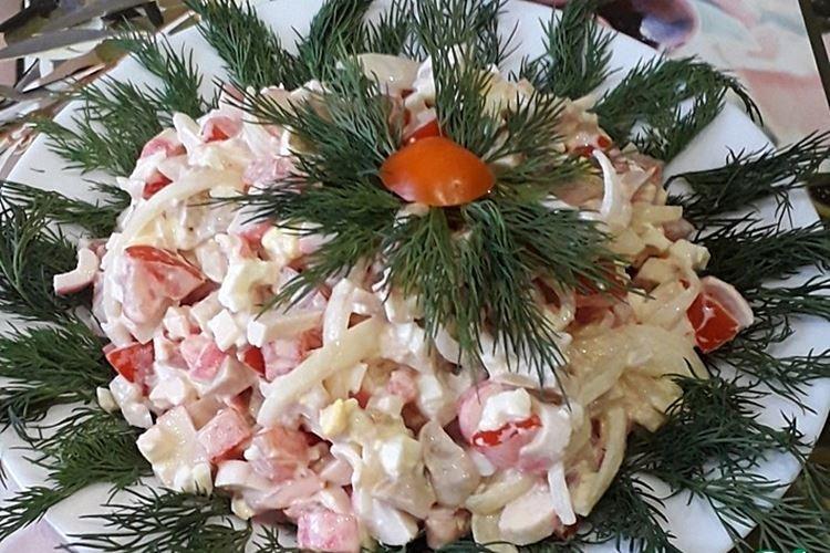 Ensalada de surimi, tomate y champiñones - recetas