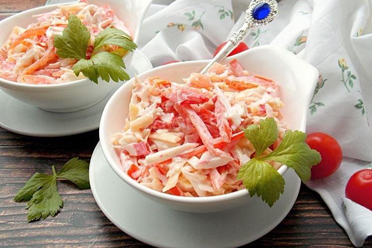 Ensalada roja de surimi y tomate - recetas