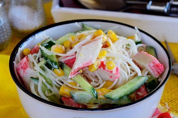Ensalada de surimi, tomate y fideos de cristal - recetas