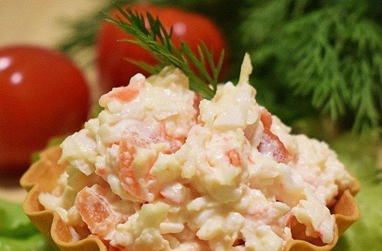 Ensalada de surimi, tomate y queso fundido - recetas