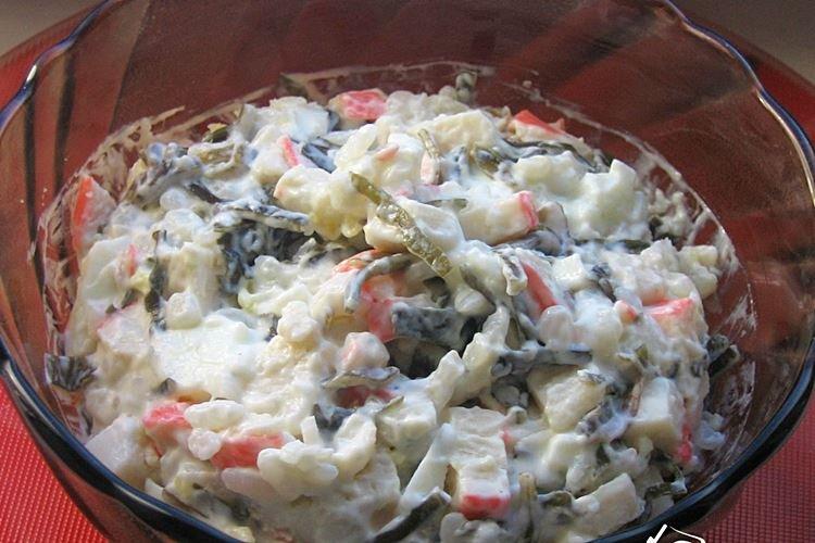 Ensalada de surimi, arroz y algas marinas - recetas