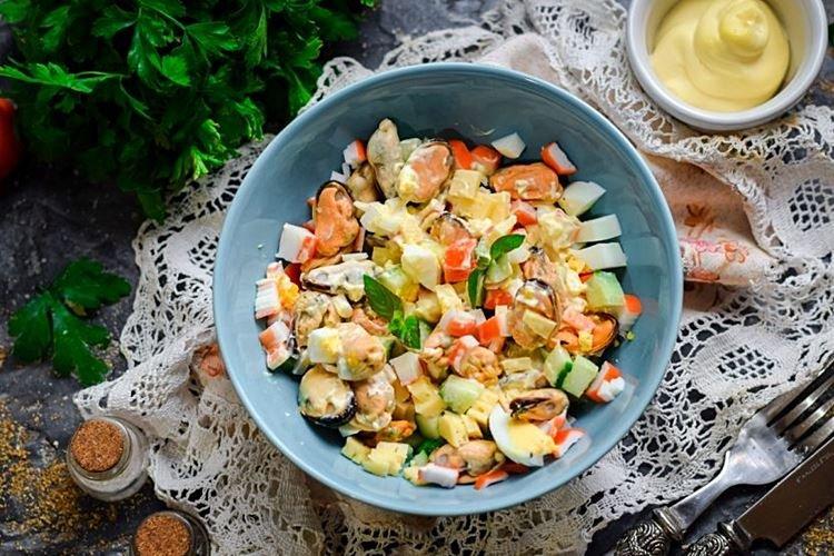 Ensalada de surimi, arroz y mejillones - recetas
