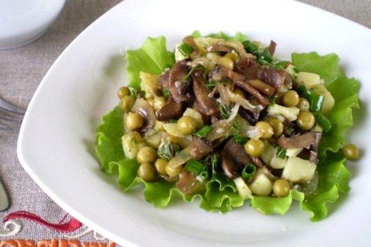 Ensalada de champiñones y guisantes sin mayonesa para la mesa festiva - recetas