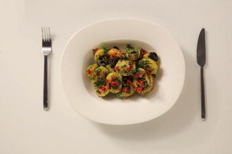 Ensalada de patata tibia con pimiento - Recetas de ensaladas sin mayonesa