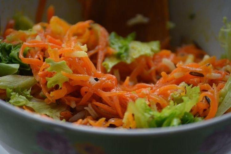 Ensalada de zanahoria con arroz y pistachos - Recetas de ensaladas sin mayonesa