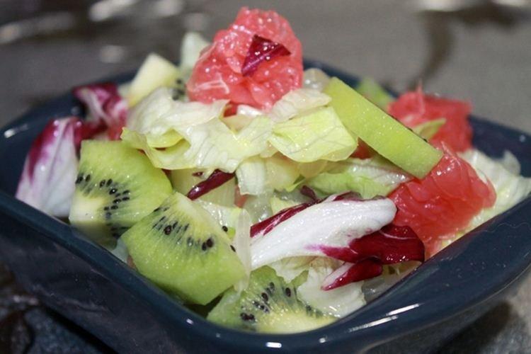 Ensalada de hierbas y frutas - Recetas de ensaladas sin mayonesa