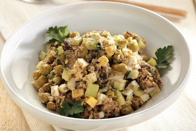 Ensalada con espadines para la mesa festiva - recetas