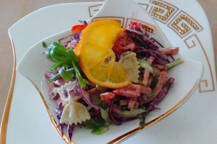 Ensalada con salchicha ahumada y pasta - recetas