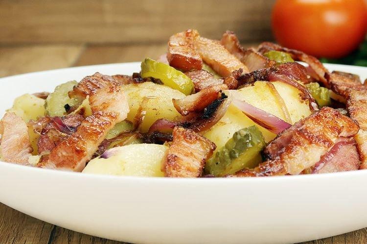 Ensalada tibia con salchicha ahumada y patatas - recetas