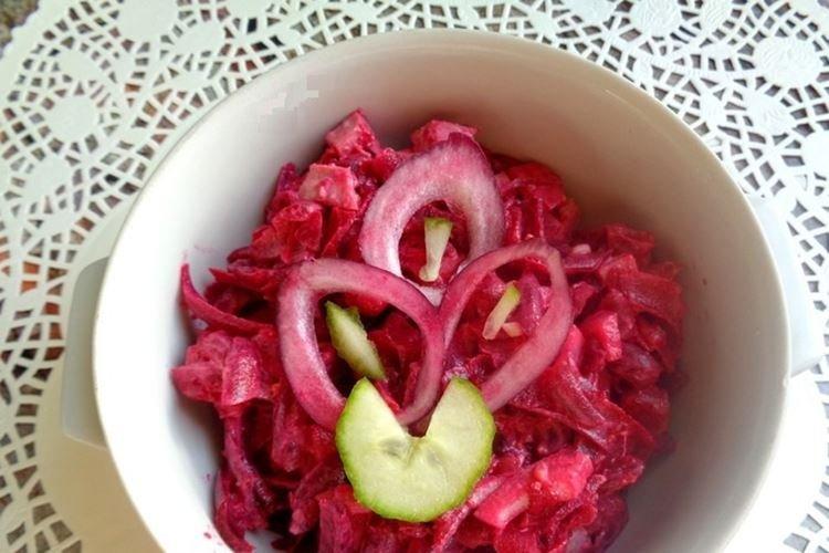Ensalada con salchicha ahumada y remolacha - recetas