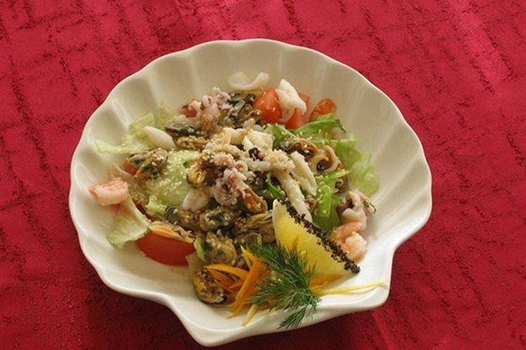 Ensalada de camarones, calamares, cherry y parmesano - recetas
